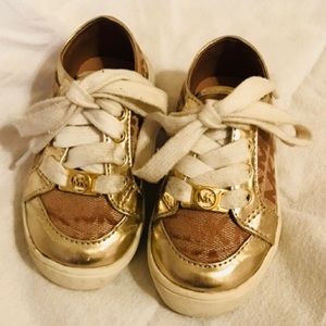 Great used condition Michael Kors shoes